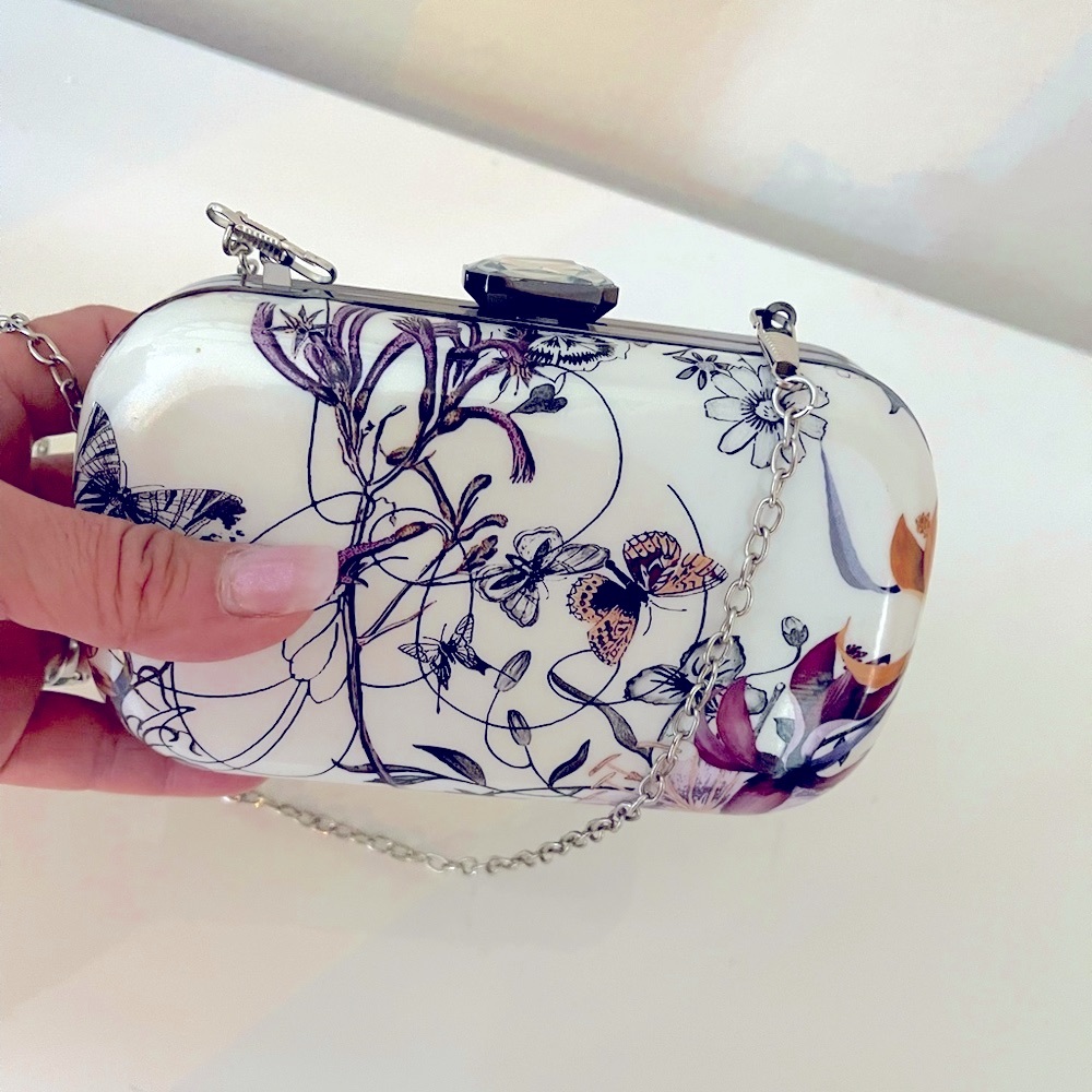 Hearty Trendy Floral Butterfly Clutch